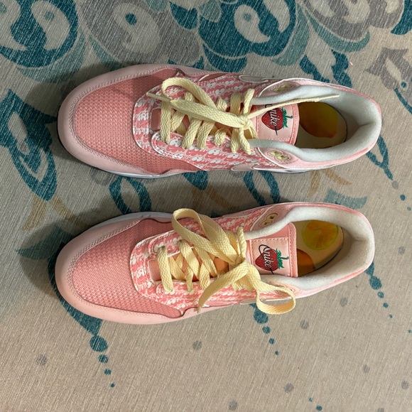 Pink lemonade Nike air max shoes - Picture 3 of 5